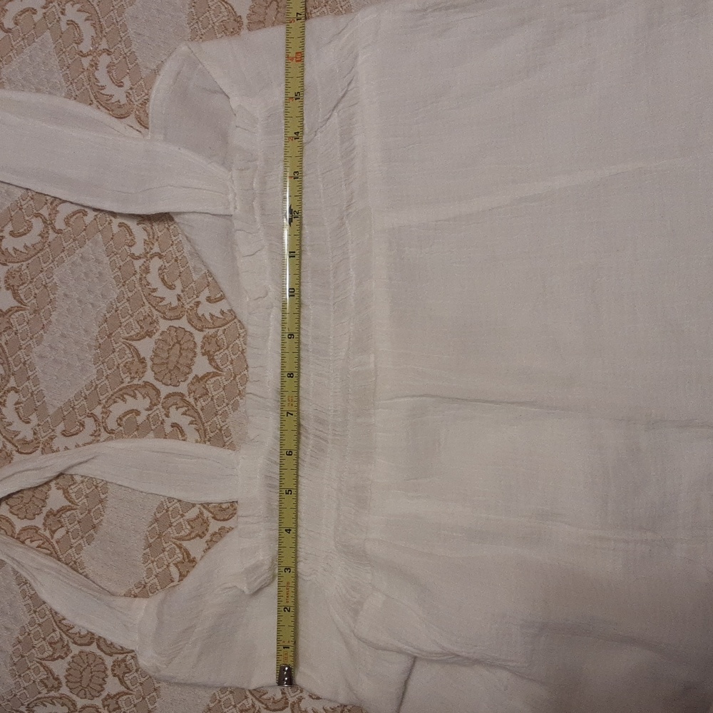 SOFT SURROUNDINGS - WHITE Front Tie Keyhole Style Tank - Size 17" Wide (L) - Picture 7 of 8